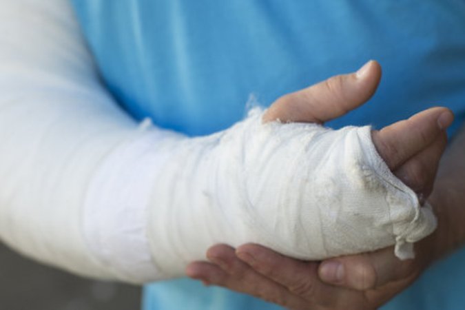 Письмо в редакцию: «Ребенок со сломанной рукой 25 минут кричал от боли в ожидании скорой помощи»