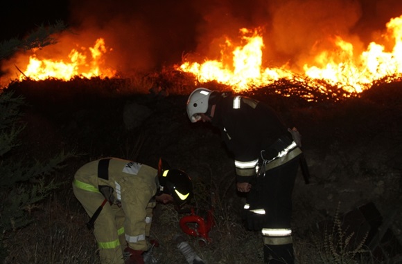 Ночью в Севастополе тушили крупный пожар (ФОТО)