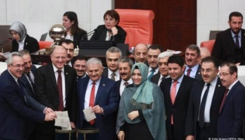 Турецкий парламент одобрил переход к президентской республике