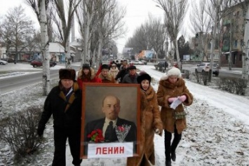 В Мелитополе прошла колонна с портретом Ленина, - ФОТО
