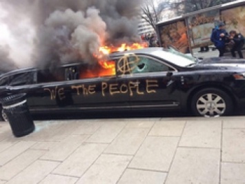 Противники Трампа устроили погромы в Вашингтоне и сожгли лимузин (видео)
