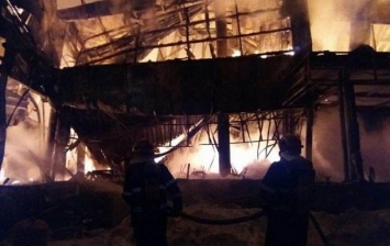 В ночном клубе, который загорелся в Бухаресте, десятки пострадавших