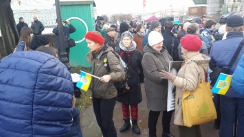 Как в Петербурге провели антипутинскую акцию