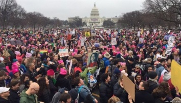 В Вашингтоне началась акция протеста - Марш женщин