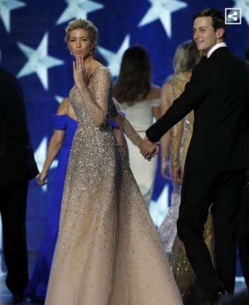 Дочки Трампа в дизайнерских платьях произвели фурор на балу