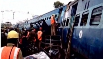 Поезд сошел с рельсов на юго-востоке Индии: 23 погибших