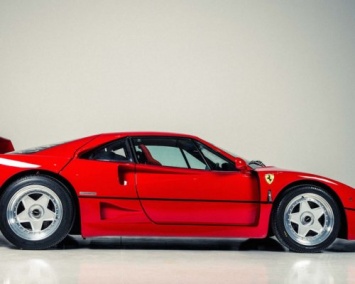 В Великобритании уникальный Ferrari F40 легендарного музыканта продается за &163;925 000 фунтов