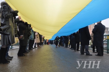 Стометровый флаг, "живой" герб, цепь единства - украинцы отметили День Соборности