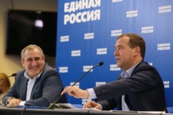 «Единая Россия» названа Медведевым правящей партией