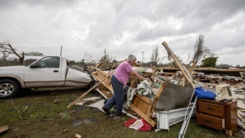 Число жертв шторма и торнадо в США увеличилось до 18