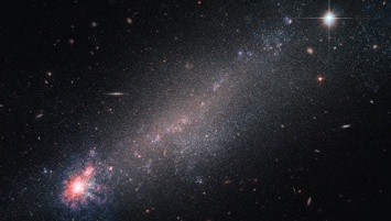 "Хаббл" увидел "крик" новорожденных звезд в далекой галактике