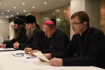 В Запорожье церковники обвинили чиновников в попытке сорвать свой круглый стол