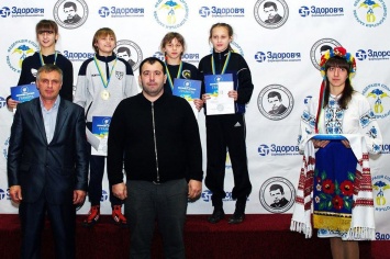 Запорожцы завоевали три награды на международном борцовском турнире
