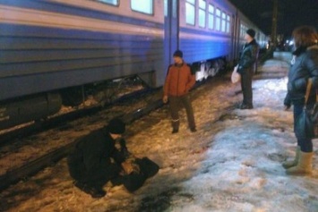 В Киеве поезд сбил мужчину в наушниках (ФОТО)