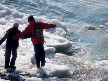 В Одесской области люди провалились под лед: водолазы нашли тела (обновлено)