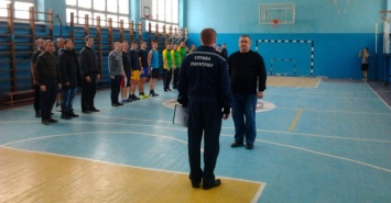 На Днепропетровщине спасатели играли в футбол
