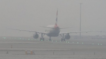В Лондоне отменили почти 200 авиарейсов из-за густейшего тумана