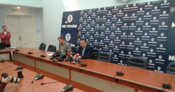 Геращенко пояснил, почему преступников задержали до закладки бомбы под его авто