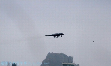 В интернет просочились фото невидимого китайского дрона-бомбардировщика