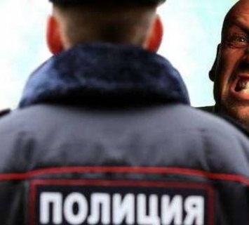 На Керченской переправе пьяный мужчина укусил полицейского