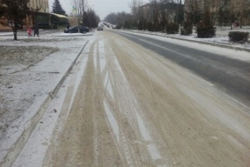 Ракушка вместо песка: чем посыпают дороги в Запорожской области, - ФОТОФАКТ