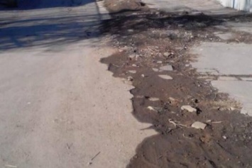 Мариупольцам с улицы Депутатской благоустроить дороги не помогает даже громкое название(ФОТО)