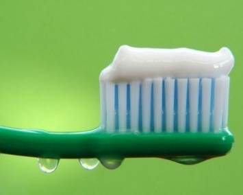 В зубной пасте и жевательной резинке нашли опасное вещество