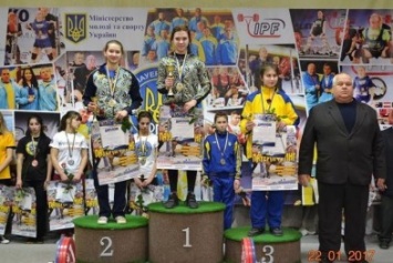 Спортсменка Донетчины установила рекорд Украины в приседаниях, подняв почти 200 кг