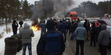 Владельцы авто иностранной регистрации сегодня парализовали въезды в Киев