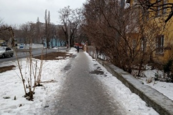 Одесские тротуары очистят от льда в мае (ФОТО)