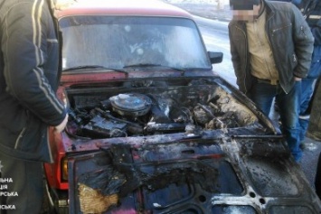 В центре Славянска сгорел автомобиль