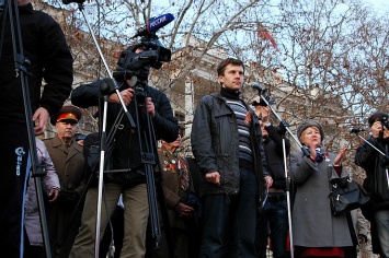 Ведущий первого митинга Русской весны сложил с себя депутатские полномочия