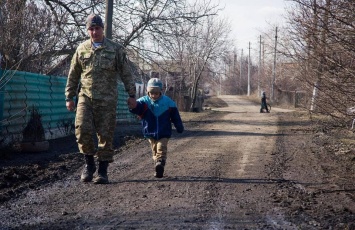 Николаевцам предлагают собрать гостинцы для детей Донбасса