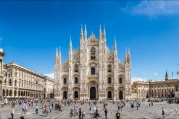 Италия: «Старбакс» посадит в центре Милана пальмы