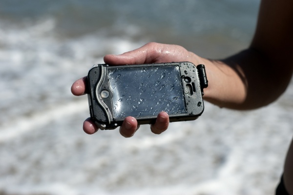iPhone через два месяца вернулся к владельцу со дна океана