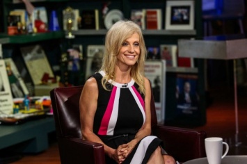 Ведущего Fox уволили за критику в адрес советницы Трампа