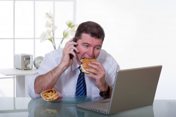 Ученые назвали список профессий, которые ведут к ожирению