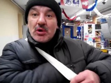 Ветеран АТО избил потребовавшего говорить по-украински блогера (видео)