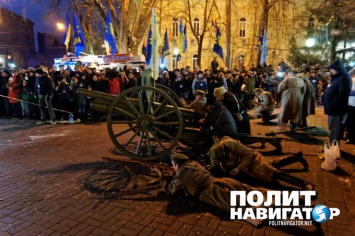 В Киеве инсценировали «перемогу над москалями» и провели факельное шествие