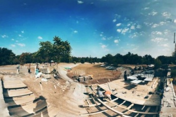 Херсонские активисты уже готовятся к «сезону реконструкции Лебединого озера»