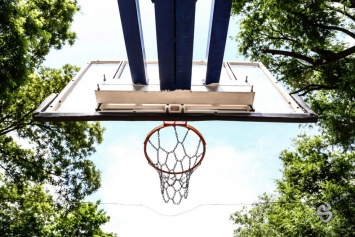 Баскетбольные площадки в Одессе опасны для здоровья игроков