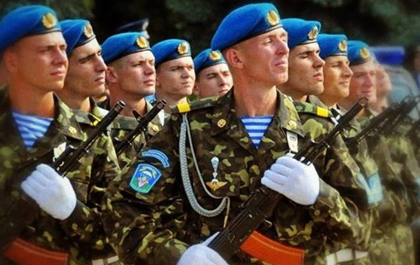 Порошенко поздравил украинских воинов-десантников
