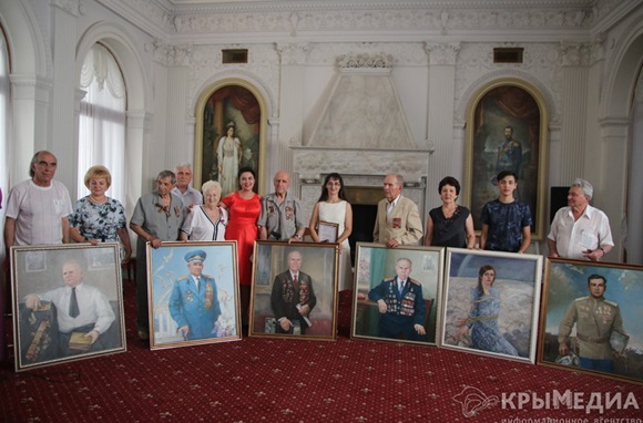 В Ливадийском дворце ветеранам войны вручили личные портреты (ФОТО)