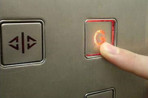 Киевляне не скоро смогут безопасно ездить в лифтах