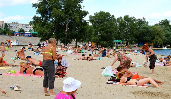 Жителям Киева советуют не купаться в озерах после дождя