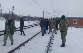 Полиция мешает блокировать торговлю с оккупированным Донбассом