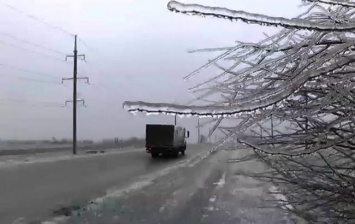 Непогода в Украине: ограничено движение автотранспорта на дорогах в 6 областях