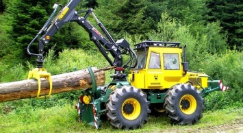 Сумской лесхоз испытывает новую технику на трелевке леса