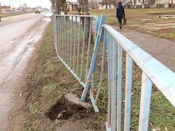 В Бердянске пьяный водитель протаранил забор