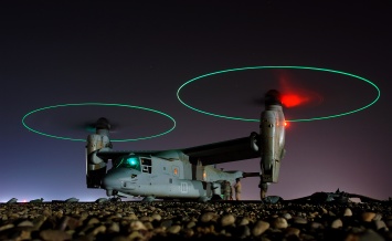 Уникальный групповой полет десяти конвертопланов V-22 Osprey, - видео